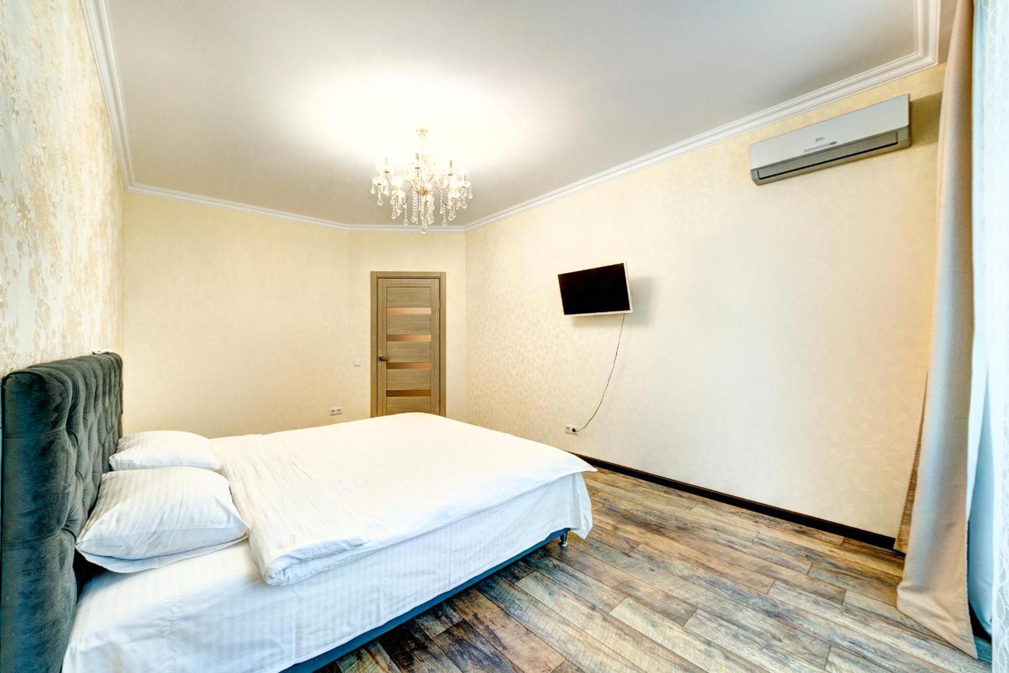 Apartment Voskresenska 18 , Парковые Озера 키예프 객실 사진